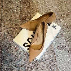 Schutz Lou Pump in Honey Beige Suede size 8.5